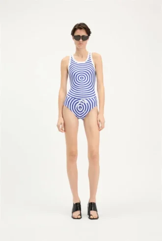 Das blaue Oberteil mit „Target“-Print