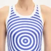 Das blaue Oberteil mit „Target“-Print