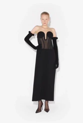 Das Korsetts-Kleid aus zwei Materialien