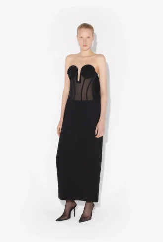 Das Korsetts-Kleid aus zwei Materialien