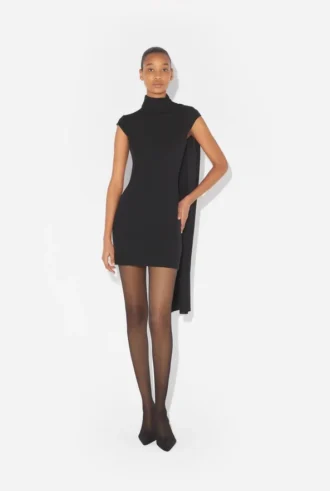 Das kurze konische Kleid
