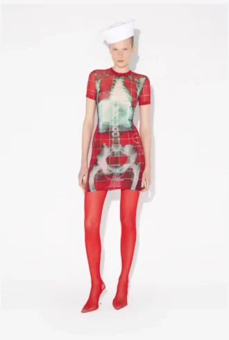 Das kurze rote Squeletor-Kleid