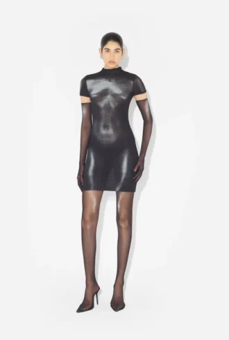 Das kurze silberne „Body Dust“-Kleid