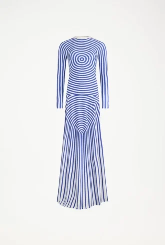 Das lange blaue Target-Kleid