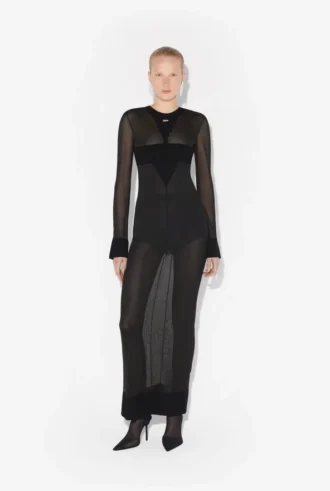 Das lange Strickkleid mit Logo