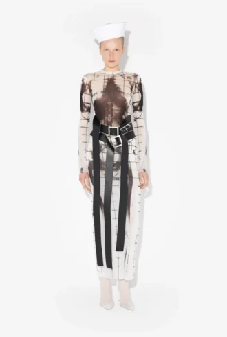 Das lange weiße Squeletor-Kleid