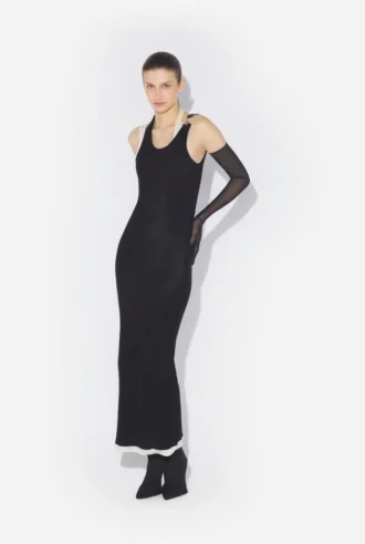 Das schwarze drapierte Doppelkleid