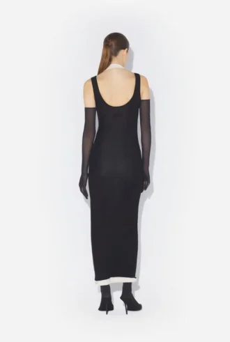 Das schwarze drapierte Doppelkleid