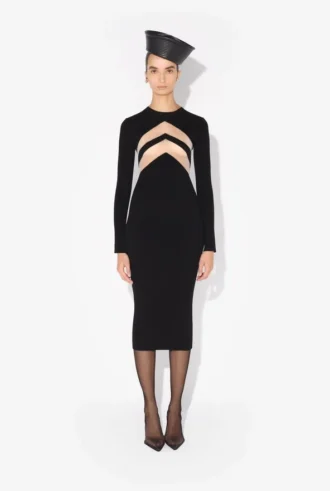 Das schwarze Kleid mit Chevron-Muster Das schwarze Kleid mit Chevron-Muster