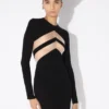 Das schwarze Kleid mit Chevron-Muster Das schwarze Kleid mit Chevron-Muster