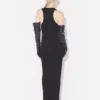 Das schwarze Piercing-Kleid Das schwarze Piercing-Kleid
