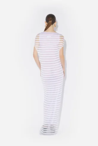 Das weiß gestreifte Matrosen-Kleid