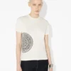 Das weiße Baby-Tee mit Laurel-Aufdruck Das weiße Baby-Tee mit Laurel-Aufdruck