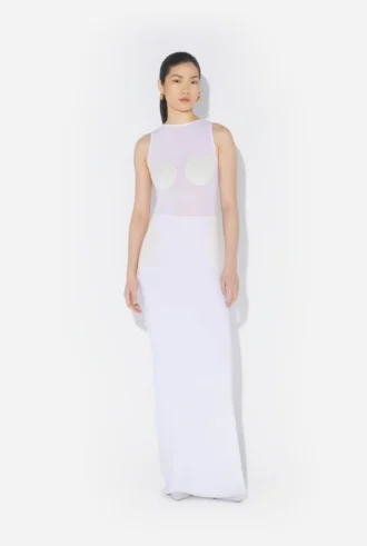 Das weiße konische Kleid