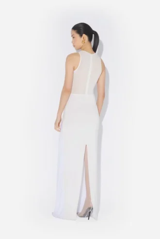 Das weiße konische Kleid
