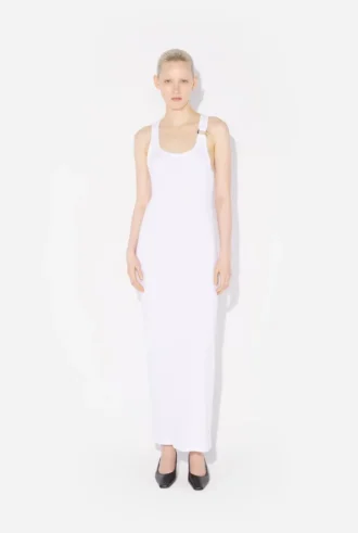 Das weiße Piercing-Kleid
