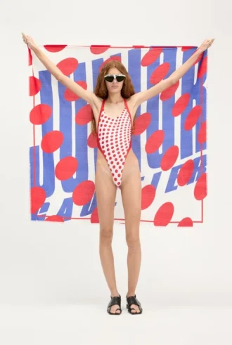 Der Junior-Sarong mit Polka-Dots Der Junior-Sarong mit Polka-Dots