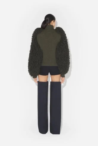 Der Pullover mit Schlingenstich Der Pullover mit Schlingenstich