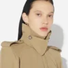 Der Trenchcoat mit Cut-outs Der Trenchcoat mit Cut-outs
