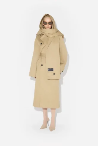 Der Trenchcoat mit Kapuze Der Trenchcoat mit Kapuze