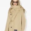Der Trenchcoat mit Kapuze Der Trenchcoat mit Kapuze