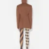 Die Anzugjacke mit Kapuze und Nadelstreifen Die Anzugjacke mit Kapuze und Nadelstreifen