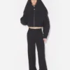 Die Bomberjacke mit Kapuze Die Bomberjacke mit Kapuze