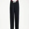 Die Curved-Anzughose als Hose