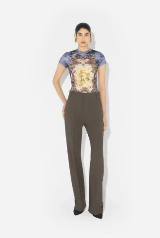 Die Hose mit Knopfloch