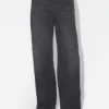 Die schwarze Cut-Out-Jeans Die schwarze Cut-Out-Jeans